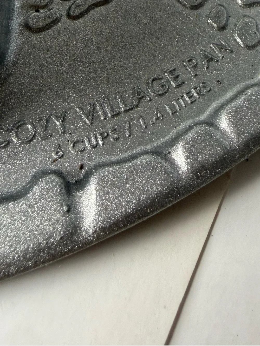 Nordic Ware Cozy Village Christmas Winter Cottages Baking Pan Cast Aluminum